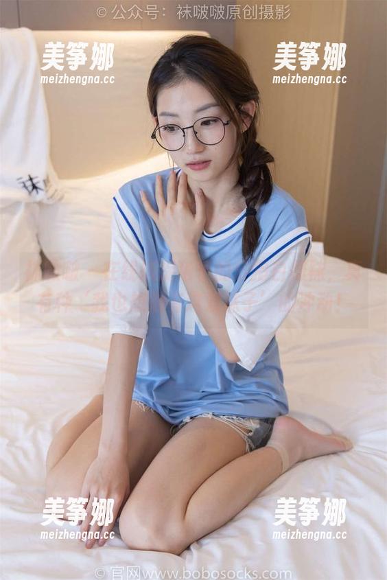 袜啵啵-稚予 袜啵啵 - 在线捕捉稚予的分指白棉袜,真有种‘我也想拥有这双袜子’的冲动!