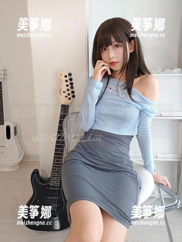 迷之呆梨 迷之呆梨在修道女装扮中,诠释了什么叫‘有趣的美图’