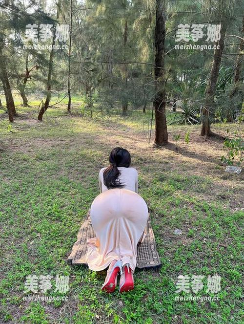 微密圈 - 迷人的五姨太的福利小合集，光线不太友好，但美图倒是没话说！