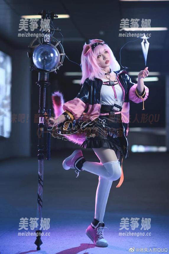 迷失人形QUQ 来吧!翻开这本定制图集,和迷失人形QUQ一起探访她的厨娘宇宙。