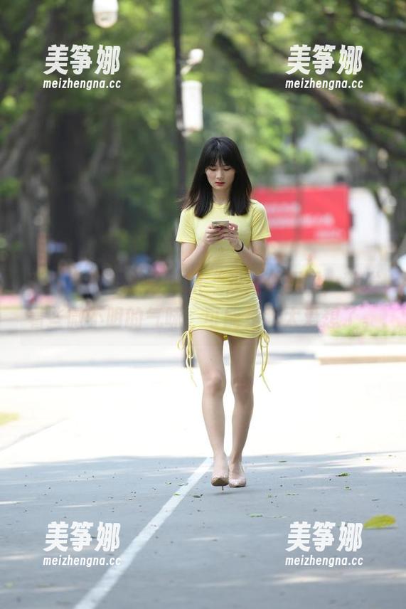 魔镜街拍 - 曼曼这组“双人”原图，散发着些微不明的气味，可能是我太爱想了。